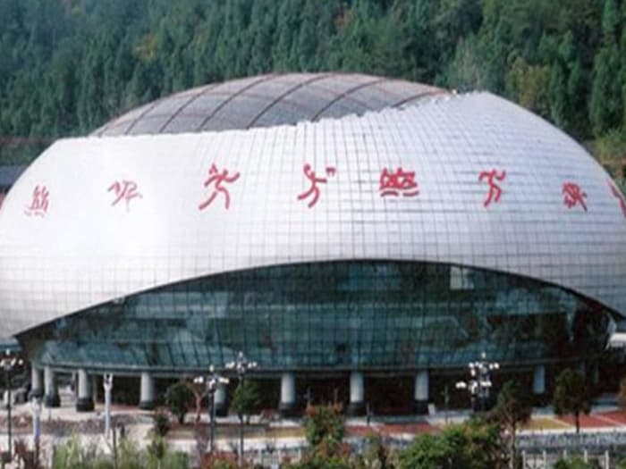 德州体育中心球形网架加工安装